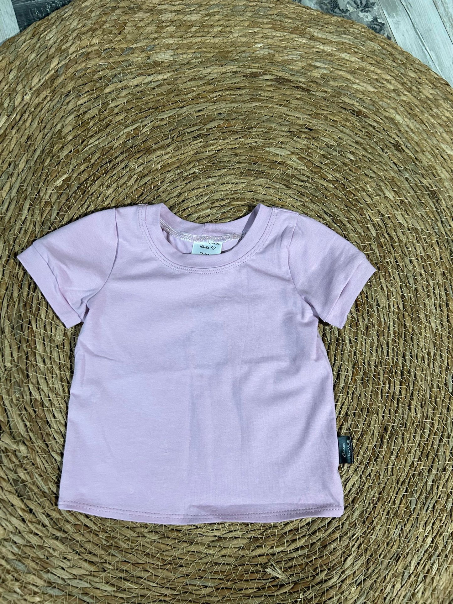 Le basique t-shirt lavande pâle sans bande de taille