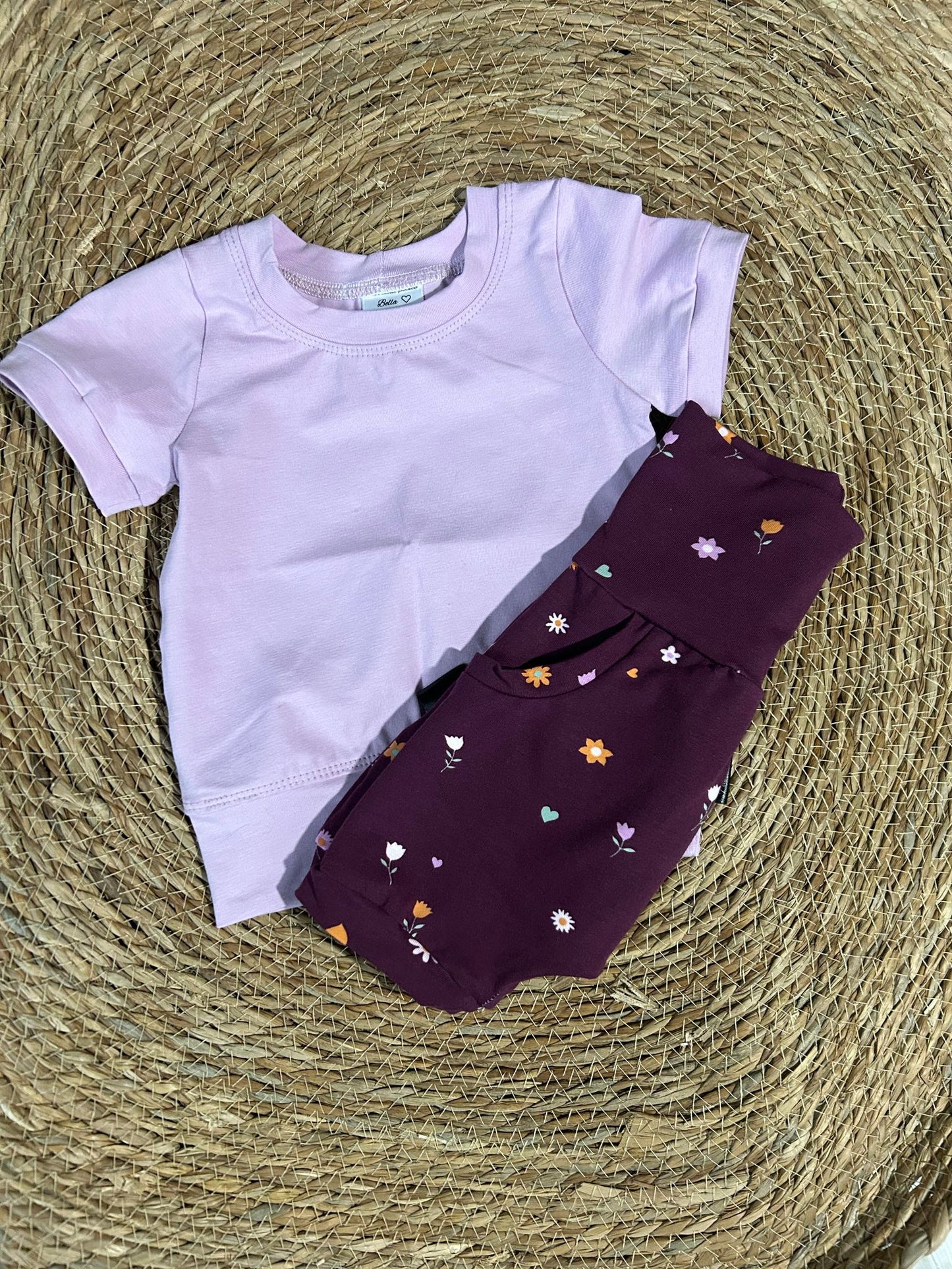 Le basique t-shirt lavande pâle sans bande de taille