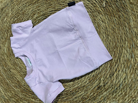 Le basique t-shirt lavande pâle avec bande de taille